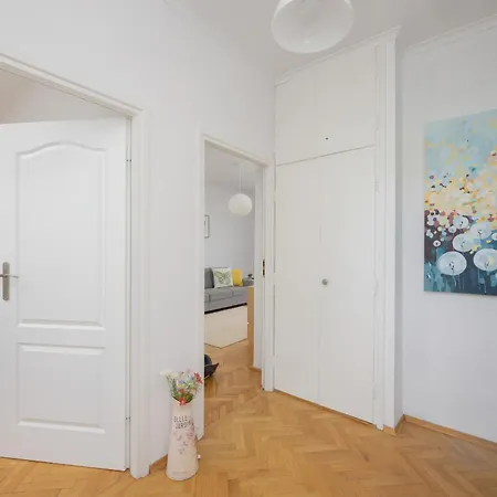 Apartmán Charming Family With Balcony In Praga Polnoc District By Renters *