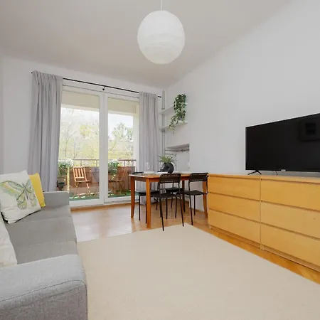 Charming Family With Balcony In Praga Polnoc District By Renters Apartmán Varšava